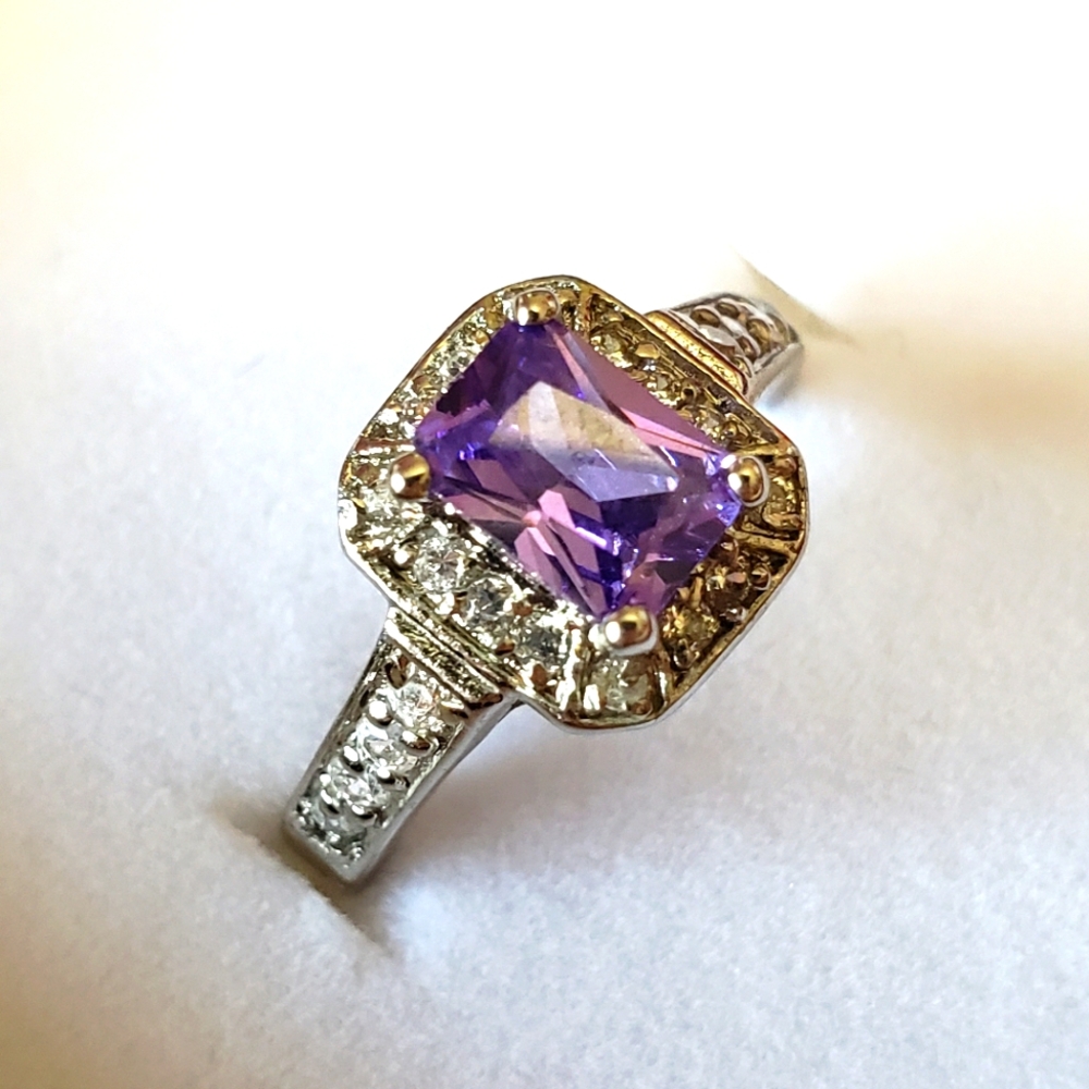 Princess cut pale amethyst ring silver tone, size 6.